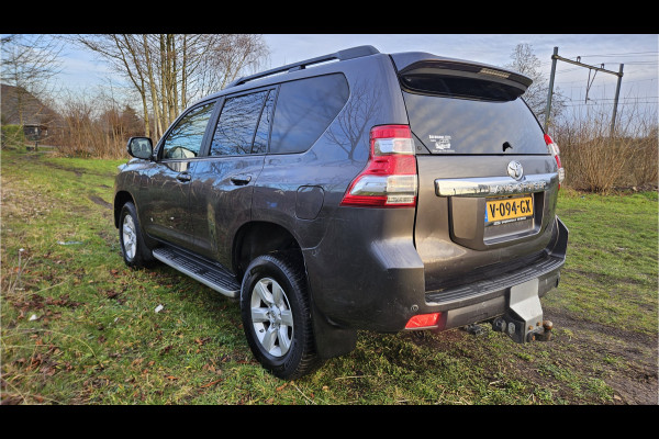 Toyota Land Cruiser 2.8 D-4D VX Window Van