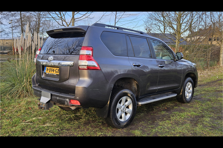 Toyota Land Cruiser 2.8 D-4D VX Window Van