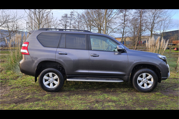 Toyota Land Cruiser 2.8 D-4D VX Window Van