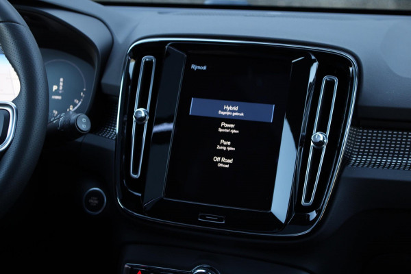 Volvo XC40 1.5 T5 Recharge R-Design | Pano | BLIS | H&K | Keyless