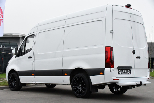 Mercedes-Benz Sprinter 317 1.9 CDI L2H2 RWD PB Edition! Cruise, Camera, Carplay, LED, Automaat, Leder, Trekhaak, 170PK, Multimedia, Sensoren, UNIEK!