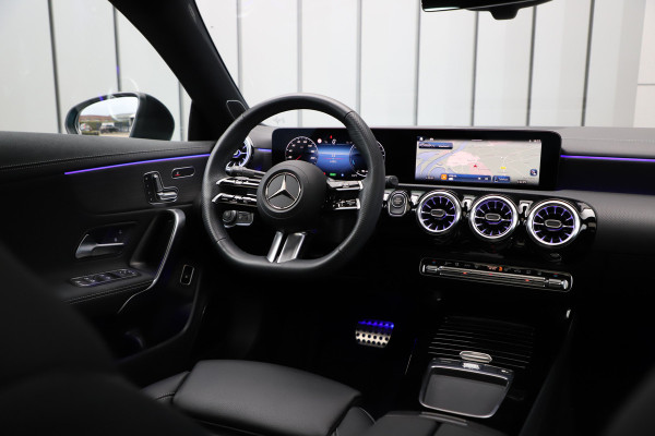 Mercedes-Benz CLA-Klasse 250 e AMG | Head-up | Keyles-go | Burmester | Sfeerverlichting | Multi-beam | ACC | Leder | Stuurverwarming | Pano | 2023.