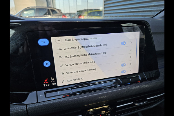 Volkswagen Golf GTE Plug In Hybrid 245pk PHEV | Panodak | Adaptive Cruise | Trekhaak af Fabriek | Virtual | Apple Carplay | IQ Drive | Navi Full Map | 18"L.M | Stuurverwarming | Sfeerverlichting |