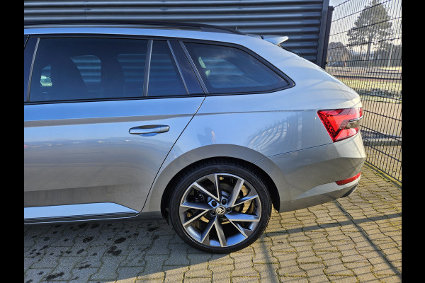 Škoda Superb Combi 1.4 TSI iV Sportline Plug In Hybrid PHEV | Panodak | Trekhaak af Fabriek | Adaptive Cruise | Alcantara Sportstoelen Memory | Canton Audio | Camera | 19"L.M | Sfeerverlichting |