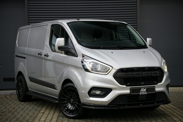 Ford Transit Custom 2.0 TDCI L2H1 AUT | Raptor Edition | ACC | Lane Assist | Bi-Xenon | BLIS | Camera | Navigatie | CarPlay | DAB | Automatisch inparkeren | 3-Zitter | Trekhaak | VOL Optie | Dealer onderhouden | Nieuwe APK