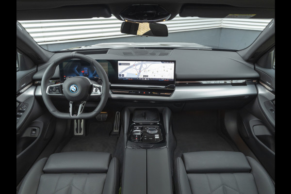 BMW 5 Serie 530e M-Sport - Pano - Driving Ass Prof - Stoelventilatie - Harman Kardon