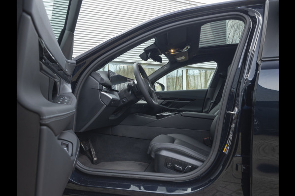 BMW 5 Serie 530e M-Sport - Pano - Driving Ass Prof - Stoelventilatie - Harman Kardon