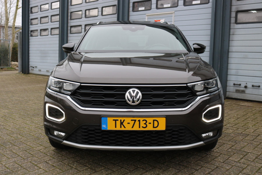 Volkswagen T-Roc 1.5 TSI Sport Xenon Led Navi Virtual cockpit Panodak T-haak 150pk!!