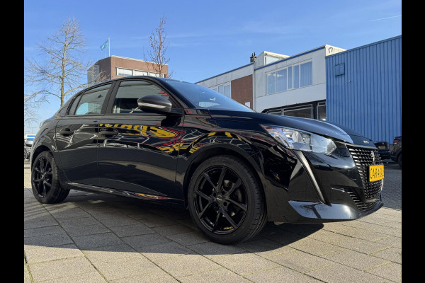 Peugeot 208 1.2 PureTech BLACK - Airco I Comfort pakket I Nwe Sport velgen I Veiligheids pakket I 61.000 KM Dealer onderhouden