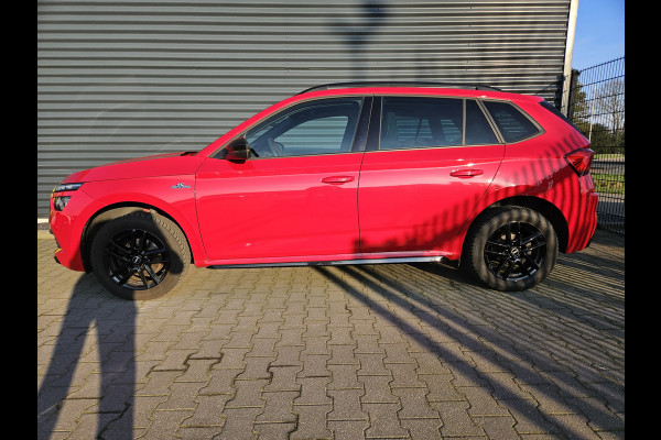 Škoda Kamiq 1.0 TSI Monte Carlo DSG Rood Metallic | Panodak | Camera | RS Sportstoelen Verwarmd | 18"L.M |  LED | Carplay | El. Achterklep |DAB | Cruise Control |