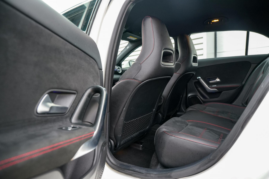 Mercedes-Benz A-Klasse 200 Business Solution AMG WideScreen Ambient Cruise Leer Alcantara Stoelverw.