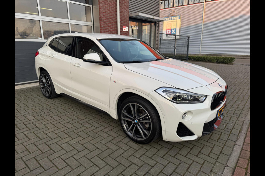 BMW X2 SDrive18i AUT M Sport LED Navi Alcantara Cruise PDC