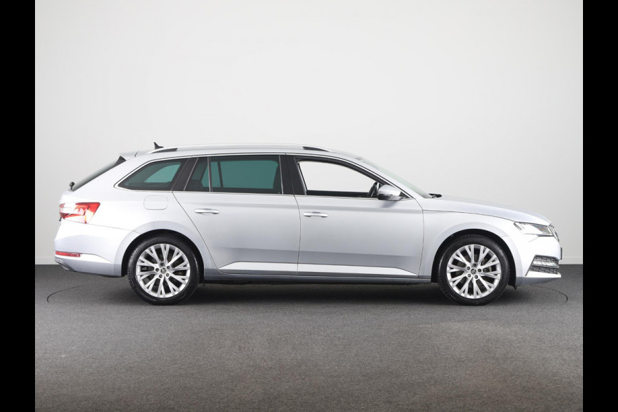 Škoda Superb Combi 1.4 TSI iV Business Edition 218 pk Automaat (DSG) | Navigatie | Trekhaak (wegklapbaar) | Parkeersensoren | Achteruitrijcamera | Stoelverwarming |