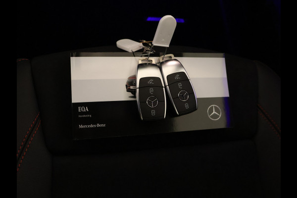 Mercedes-Benz EQA 250+ AMG Line LIMITED 71 kWh | Nightpakket | Premium pakket | Winter pakket | Dodehoekassistent | Parkeerpakket met 360°-camera | GUARD 360° Voertuigbescherming Plus | Burmester Surround Sound systeem | EASY PACK achterklep |