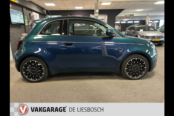 Fiat 500 La Prima 42 kWh / 120pk / Navigatie / Panorama-dak / Leder / camera