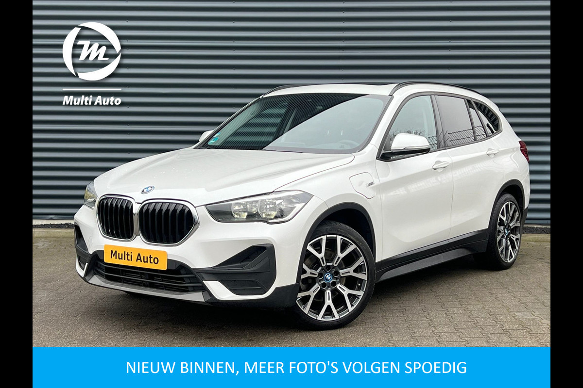 BMW X1 xDrive25e Plug in hybrid Sport Line PHEV | Panodak | Head-up Display | Carplay | Sportstoelen Verwarmd | Harman Kardon |