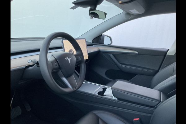 Tesla Model Y Long Range AWD 75 kWh 514pk Autopilot Stuur/Stoelverw Pano Trekhaak (1600kg)