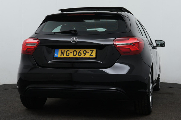 Mercedes-Benz A-Klasse 180 Lease Edition Plus(NL-auto, Panorama, Navi Groot, Parkeersensoren V+A, Cruise Con, Etc)