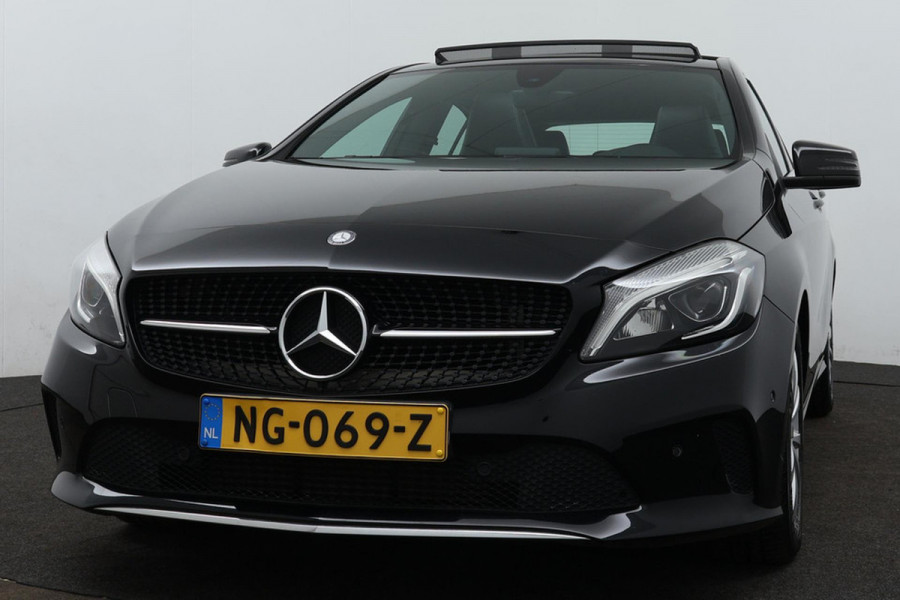 Mercedes-Benz A-Klasse 180 Lease Edition Plus(NL-auto, Panorama, Navi Groot, Parkeersensoren V+A, Cruise Con, Etc)