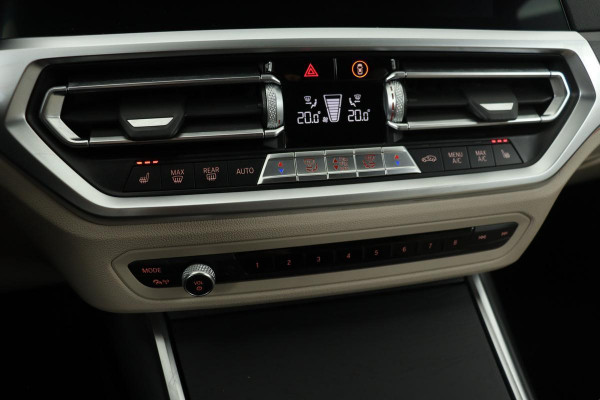 BMW 3-serie 320e M Sport | Laserlight | Trekhaak | Stoelverwarming | Harman/Kardon Sound | Carplay | Adaptief demping | Leder | Navigatie