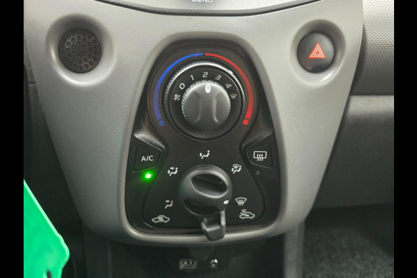 Peugeot 108 Occasion 1.0 e-VTi Active in zwart en bluetooth audio | Tweedehands Peugeot 108 met airco | Getint glas achter | BTW