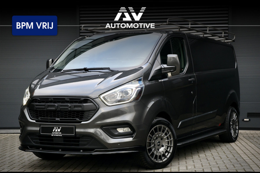 Ford Transit Custom 300 2.0 TDCI L2H1 | Raptor Edition | Navigatie | Camera | CarPlay | Lane Assist | Trekhaak | Airco | 3-Zitter | NAP Logisch | Dealer onderhouden | Nieuwe APK | Onderhoudsbeurt