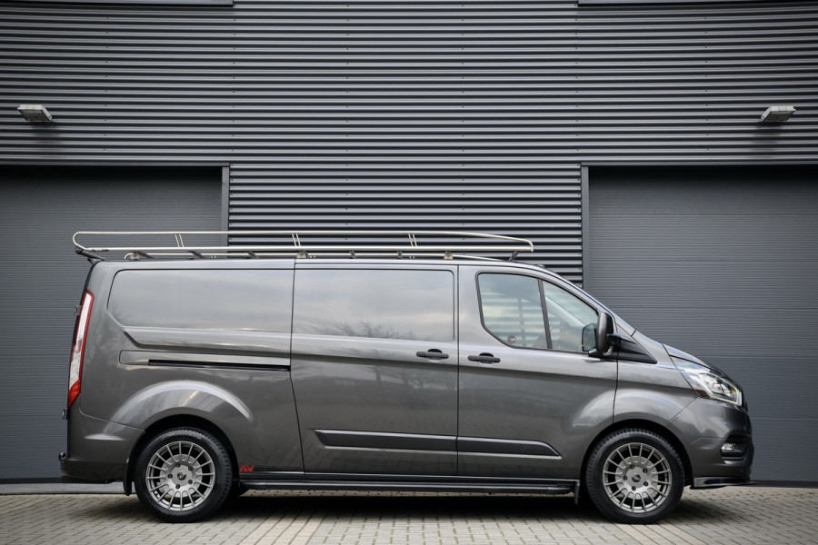 Ford Transit Custom 300 2.0 TDCI L2H1 | Raptor Edition | Navigatie | Camera | CarPlay | Lane Assist | Trekhaak | Airco | 3-Zitter | NAP Logisch | Dealer onderhouden | Nieuwe APK | Onderhoudsbeurt