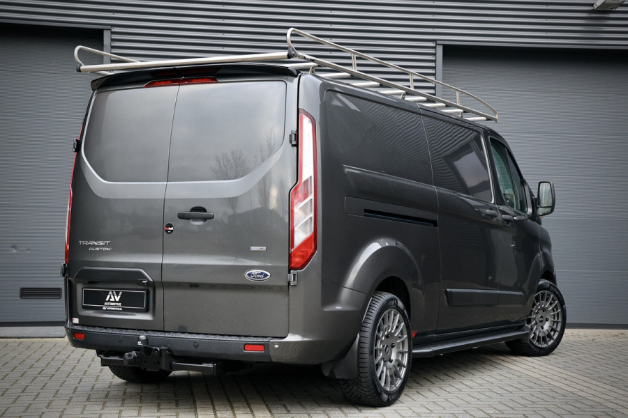 Ford Transit Custom 300 2.0 TDCI L2H1 | Raptor Edition | Navigatie | Camera | CarPlay | Lane Assist | Trekhaak | Airco | 3-Zitter | NAP Logisch | Dealer onderhouden | Nieuwe APK | Onderhoudsbeurt