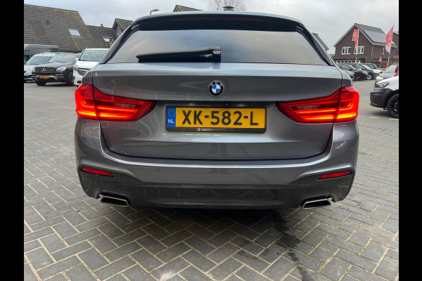 BMW 5 Serie Touring 520i Corporate Lease High Executive | M-Pakket | Panoramadak |Dealer onderhouden | Trekhaak | NL-Auto |