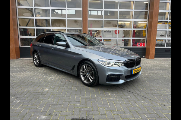 BMW 5 Serie Touring 520i Corporate Lease High Executive | M-Pakket | Panoramadak |Dealer onderhouden | Trekhaak | NL-Auto |