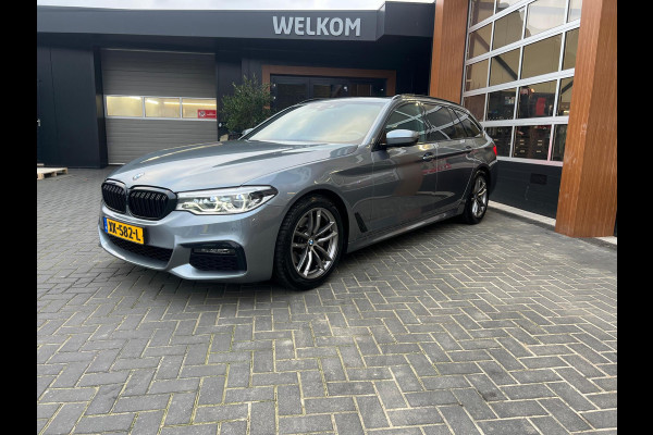 BMW 5 Serie Touring 520i Corporate Lease High Executive | M-Pakket | Panoramadak |Dealer onderhouden | Trekhaak | NL-Auto |