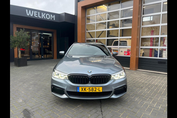 BMW 5 Serie Touring 520i Corporate Lease High Executive | M-Pakket | Panoramadak |Dealer onderhouden | Trekhaak | NL-Auto |