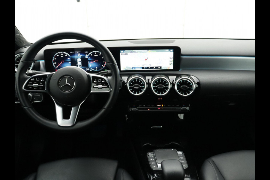 Mercedes-Benz A-Klasse 200 Premium BLACK WIDE-SCREEN SFEERVERLICHTING LEER