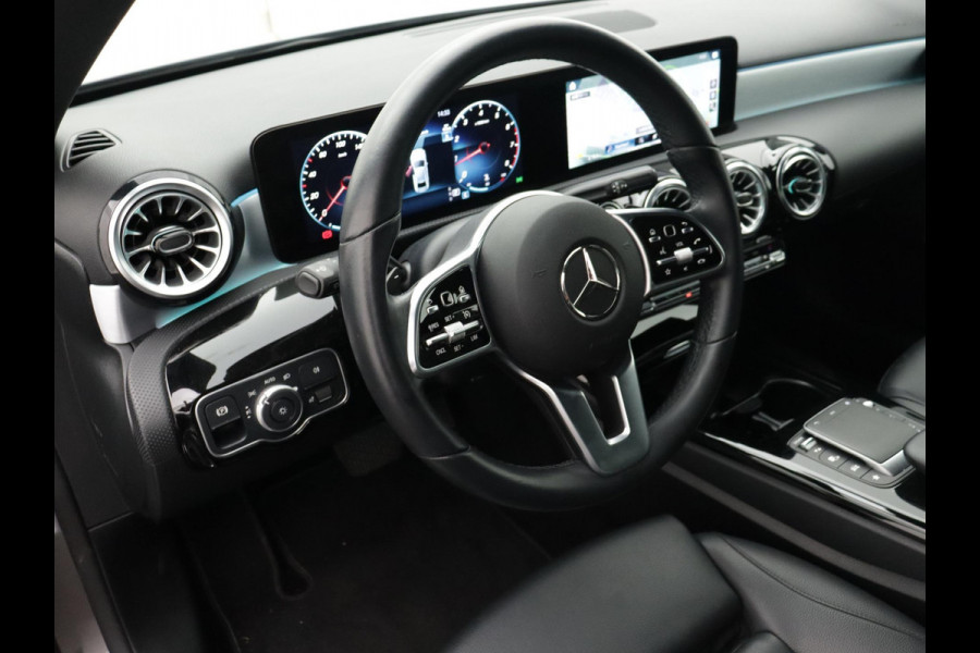 Mercedes-Benz A-Klasse 200 Premium BLACK WIDE-SCREEN SFEERVERLICHTING LEER