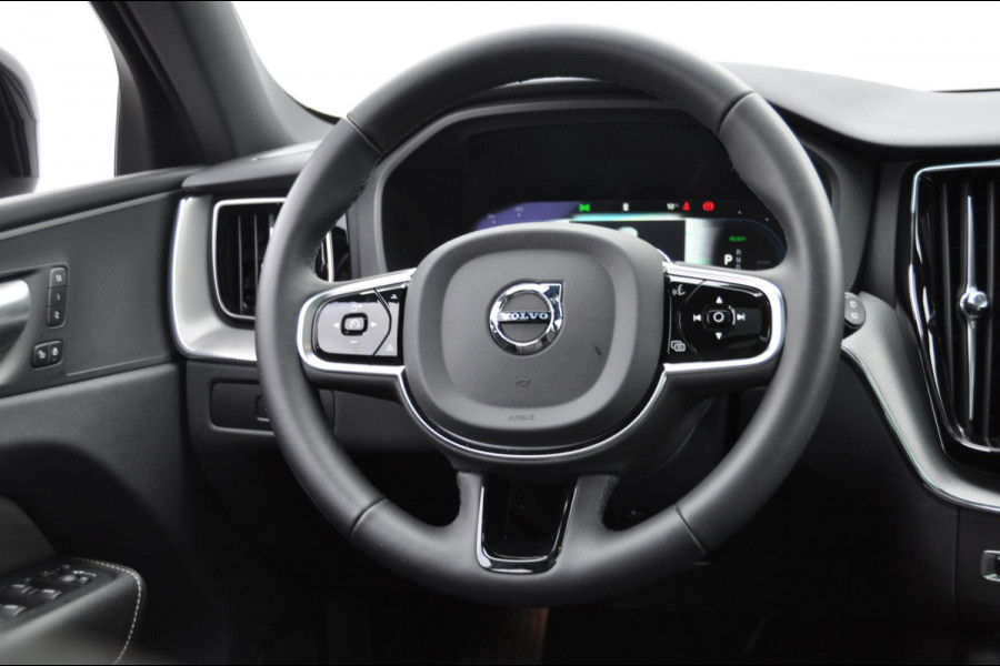 Volvo XC60 T6 Plug-in hybrid AWD Plus Black Edition Long range / Adaptieve cruise control / Panoramadak / Apple carplay / Parkeersensoren met 360 camera / Elektrische achterklep / Elektrische stoelen met geheugen / Stoel en stuurwielverwarming