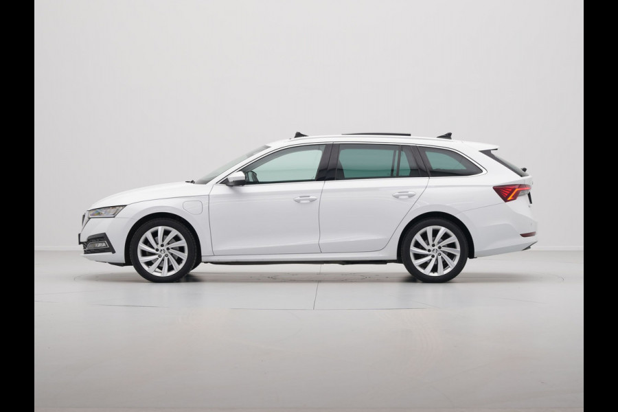 Škoda Octavia Combi 1.4 TSI iV 218pk PHEV Style Trekhaak Panorama Canton Acc 302