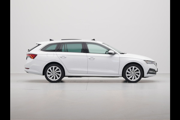 Škoda Octavia Combi 1.4 TSI iV 218pk PHEV Style Trekhaak Panorama Canton Acc 302