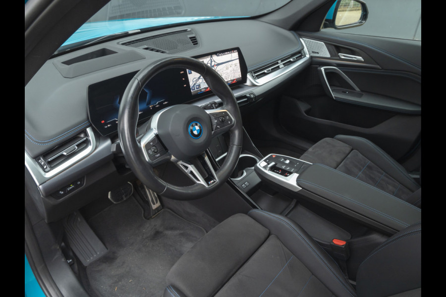 BMW iX1 xDrive30 M-Sport - Pano - Harman Kardon - Driving Ass Plus - Head-Up