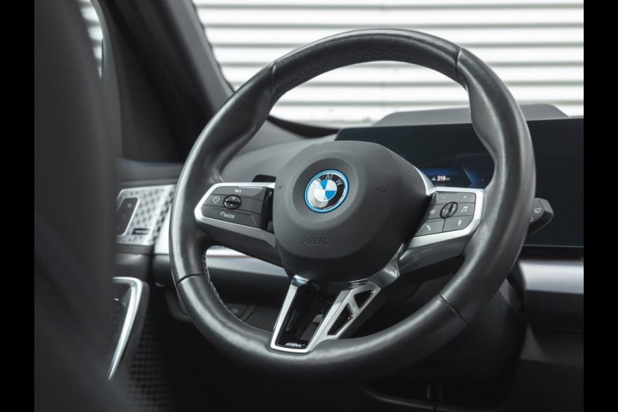 BMW iX1 xDrive30 M-Sport - Pano - Harman Kardon - Driving Ass Plus - Head-Up