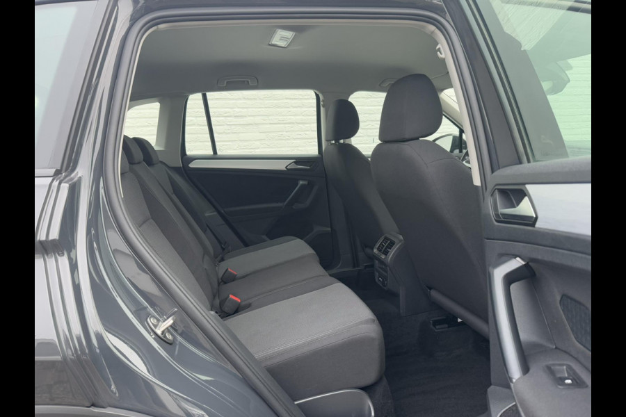 Volkswagen Tiguan 1.5 TSI Life Nieuw model Led Clima Safety pack Pdc Mooie kleur Nette auto!