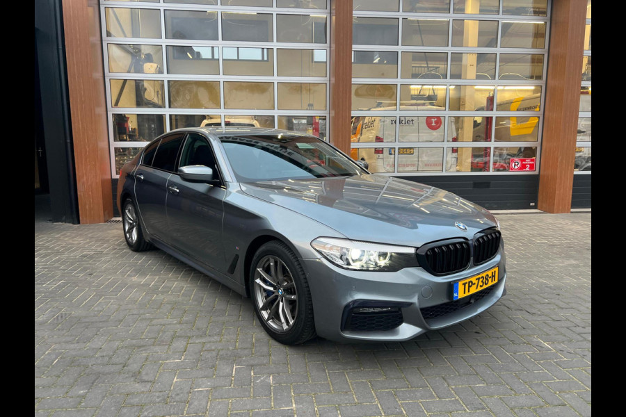 BMW 5 Serie 530e iPerformance Executive | M-Pakket | Schuifdak | Camera | Dealer Onderhouden | NL-Auto |