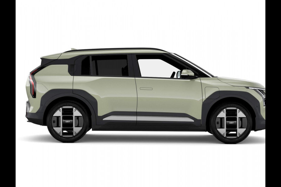 Kia EV3 Plus Advanced 81.4 kWh ANWB Private Lease v.a. € 599,- | Snelle Levering | 600km Rijbereik | Navi | 19" | Adapt. Cruise | Clima | Schuif/Kanteldak | Stoel&Stuurverw. | Priv Glass | BSM | Harman Kardon |