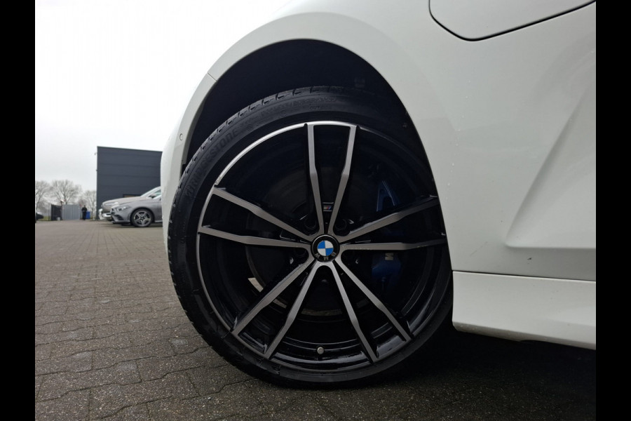 BMW 3 Serie Touring 330e M Sport Plug In Hybrid 293pk PHEV | Panodak | Adaptive Cruise | Trekhaak af Fabriek | Harman Kardon | Head Up | Adaptive Onderstel | Apple Carplay | Sportstoelen Memory |