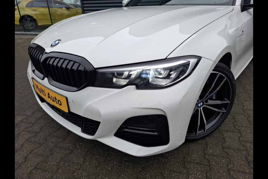 BMW 3 Serie Touring 330e M Sport Plug In Hybrid 293pk PHEV | Panodak | Adaptive Cruise | Trekhaak af Fabriek | Harman Kardon | Head Up | Adaptive Onderstel | Apple Carplay | Sportstoelen Memory |