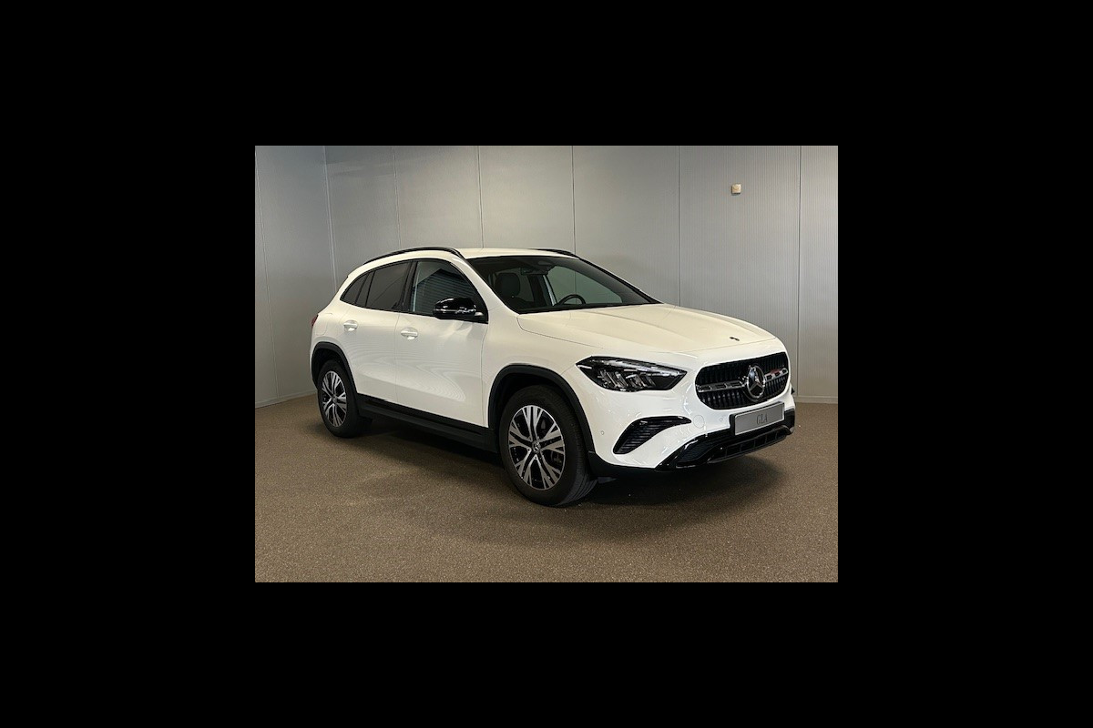 Mercedes-Benz GLA 250e Progressive Face Lift-NIGHT-CAMERA-TREKHAAK-COMPLEET