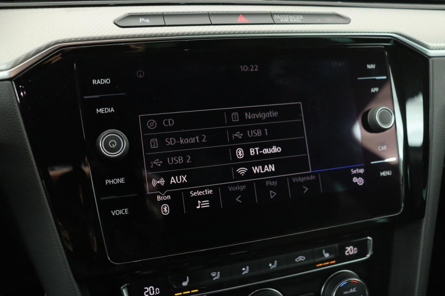 Volkswagen Passat 1.4 TSI R Line | Nappaleder | Trekhaak | Stoelverwarming | Adaptive cruise | Carplay | Active Info Display | Full LED | Climate control