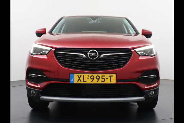 Opel Grandland X T131PK Trekhaak Camera Apple Carplay Android Auto Navi Bord-Herkenning Ecc Pdc 1/2 Leer koplampen adaptief Autom.Achterklep AGR- LaneAssist DAB Bluetooth Connected Led Licht-Regensensor Sensor dodehoek Business Executive 1ste Eigenaar 1.400kg trekvermogen Volledig Onderhouden! Euro 35.000 nieuw