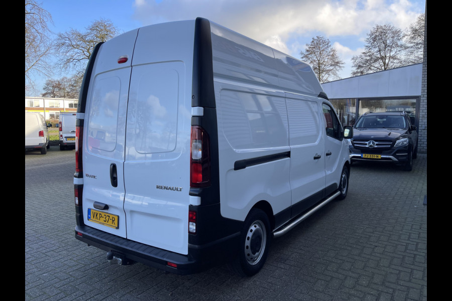 Renault Trafic 2.0 dCi 170pk T29 L2H2 Comfort / vaste prijs rijklaar € 19.950 ex btw / lease vanaf € 366 / airco / cruise / navigatie / pdc achter / trekhaak / euro 6 diesel / geschikt voor camper ombouw !