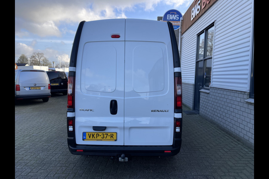 Renault Trafic 2.0 dCi 170pk T29 L2H2 Comfort / vaste prijs rijklaar € 19.950 ex btw / lease vanaf € 366 / airco / cruise / navigatie / pdc achter / trekhaak / euro 6 diesel / geschikt voor camper ombouw !