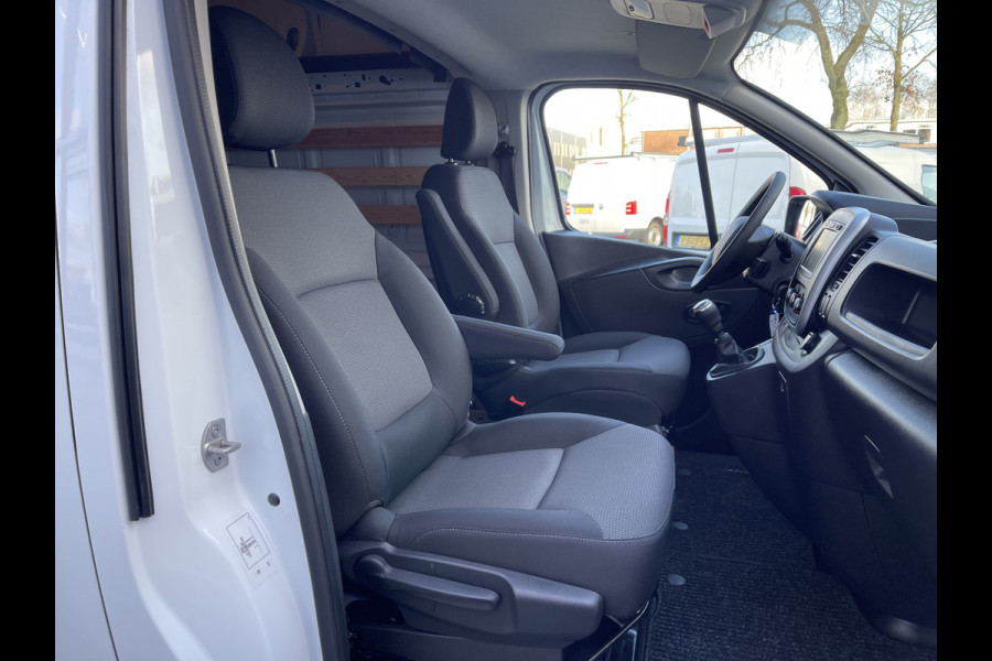 Renault Trafic 2.0 dCi 170pk T29 L2H2 Comfort / vaste prijs rijklaar € 19.950 ex btw / lease vanaf € 366 / airco / cruise / navigatie / pdc achter / trekhaak / euro 6 diesel / geschikt voor camper ombouw !